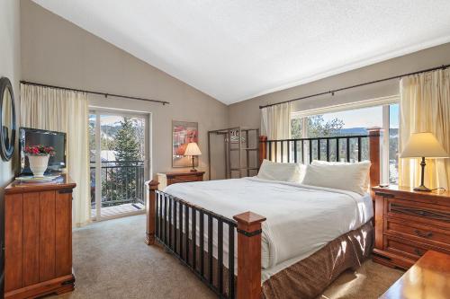 Powderhorn A405 by Great Western Lodging in Breckenridge, USA
