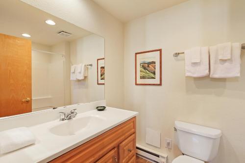 Powderhorn A405 by Great Western Lodging in Breckenridge, USA