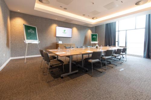 556053367 Holiday Inn Blackpool by IHG