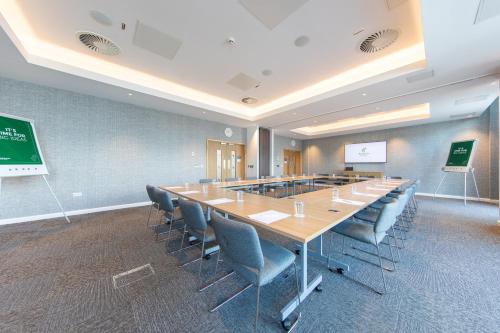 556053397 Holiday Inn Blackpool by IHG