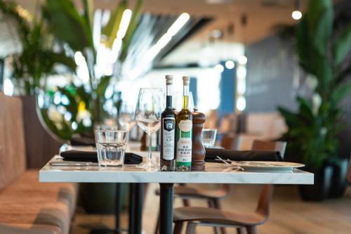 556053459 Holiday Inn Blackpool by IHG