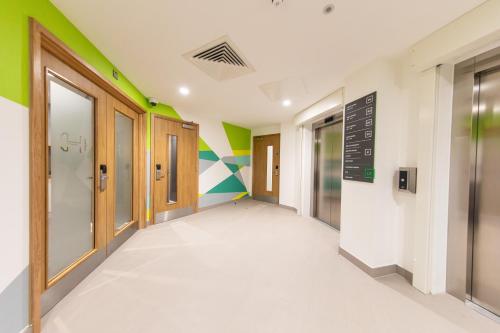 556053949 Holiday Inn Blackpool by IHG