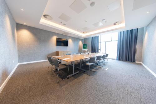 556053955 Holiday Inn Blackpool by IHG