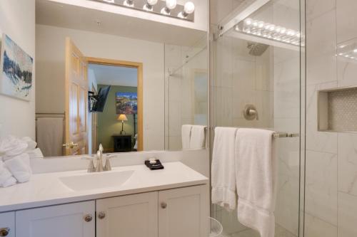 Prospector Point by Great Western Lodging in Silverthorne, USA