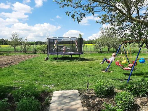 Dārzs, Chalet im Spiel- und Obstgarten in Simmern (Hunsruck)