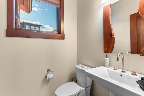 Red Peak Retreat by Great Western Lodging in Silverthorne, USA