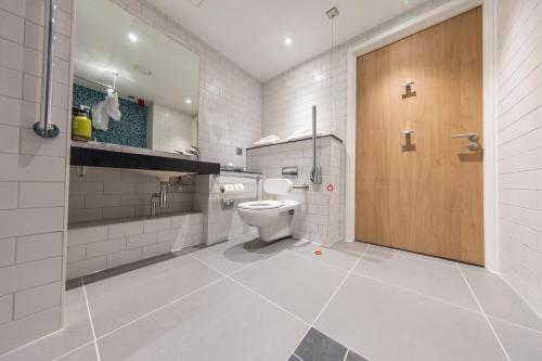 556056033 Holiday Inn Blackpool by IHG