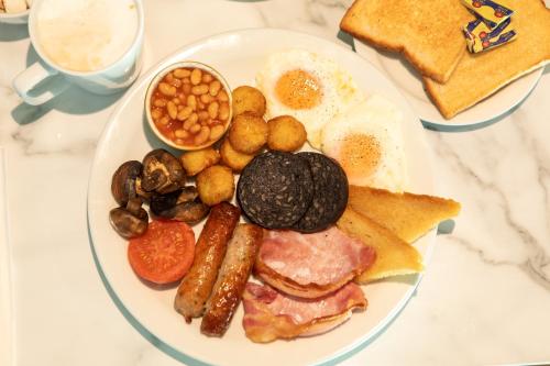 556056305 Holiday Inn Blackpool by IHG