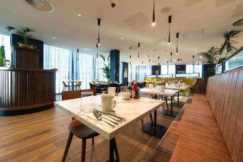 556056513 Holiday Inn Blackpool by IHG