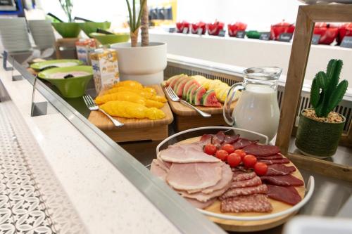 556056608 Holiday Inn Blackpool by IHG