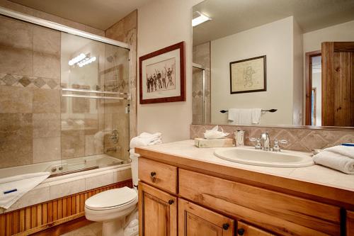 Riverbend Lodge 113 by Great Western Lodging in Breckenridge, USA