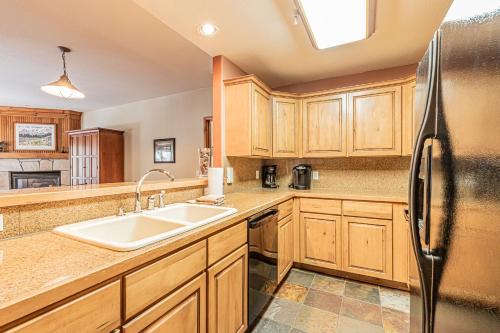 Riverbend Lodge 120 by Great Western Lodging in Breckenridge, USA