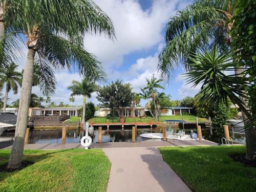 Waterfront Escape - Private Dock and Spa in Fort Lauderdale, USA