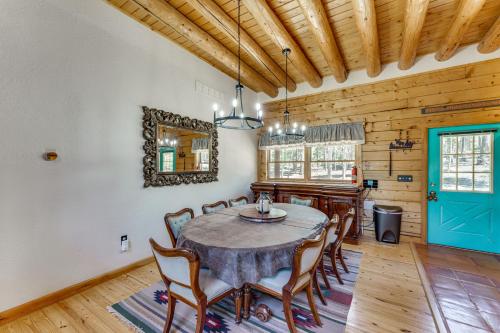 Spacious Angel Fire Cabin with Mtn Views and Fire Pit in Angel Fire, USA