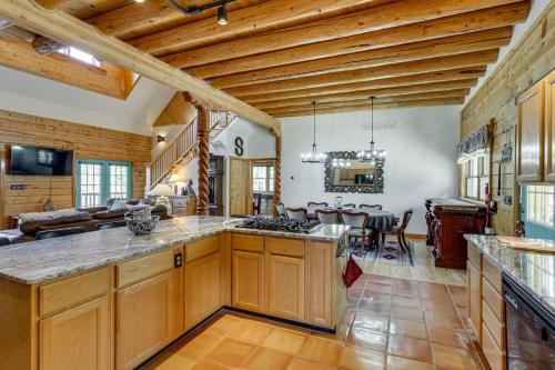 Spacious Angel Fire Cabin with Mtn Views and Fire Pit in Angel Fire, USA