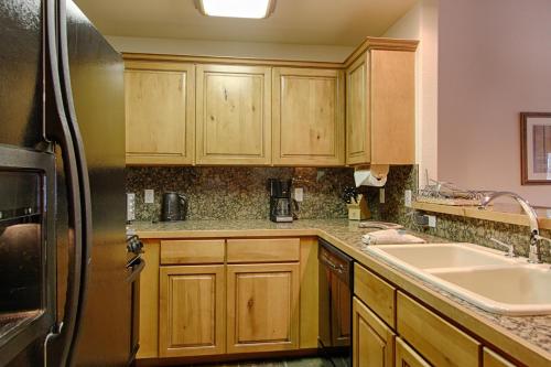 Riverbend Lodge 216 by Great Western Lodging in Breckenridge, USA