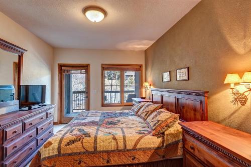 Riverbend Lodge 216 by Great Western Lodging in Breckenridge, USA