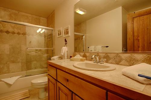 Riverbend Lodge 216 by Great Western Lodging in Breckenridge, USA