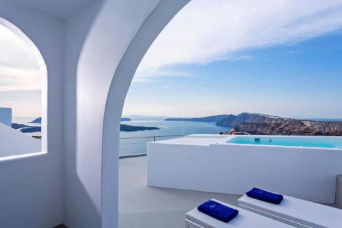 Alti Santorini Suites - image 3