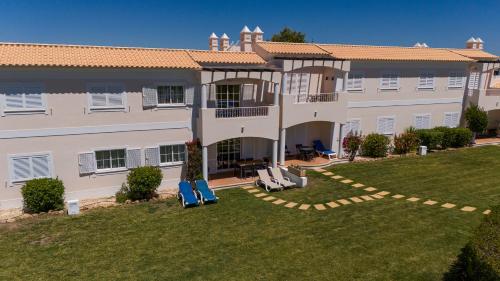 Ground Floor Apartment with Pool - image 4