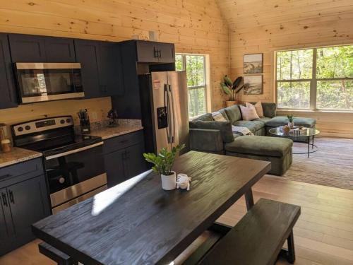 Kitchen, Baby Bear Den in Pittman Center