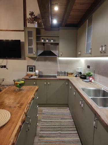 Herme's Hut in 파블리아니