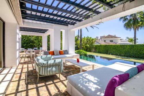 ทัศนียภาพภายนอกโรงแรม, Villa Alegria estilo Mediterraneo -Finca Cortesin in บาเอีย เด กาซาเรส