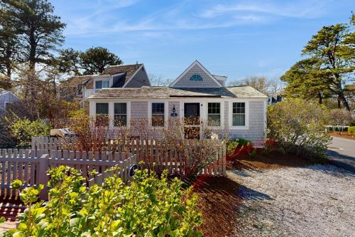 Hydrangea Cottage in Mashpee, USA
