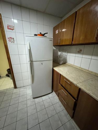 Decent Private family Rooms with Shared washroom next to Burjuman Metro, Dubai (foto 6)