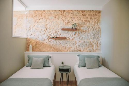 2 twin beds, 1 sofa bed