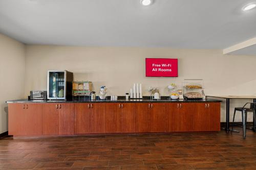 Red Roof Inn & Suites Albany GA - image 6