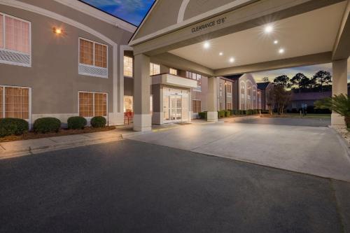 Red Roof Inn & Suites Albany GA - image 8