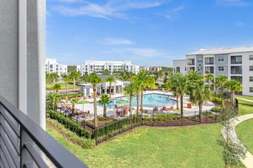 Upstay—Stylish Condo w Patio, Storey Lake Resort