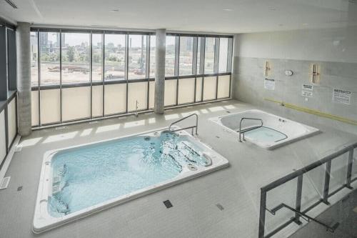 Luxury 1BR King Bed Unit - Private Balcony