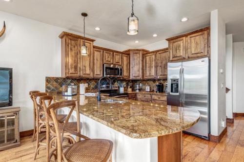 Rolling Ridge Retreat 40B by Great Western Lodging in Silverthorne, USA