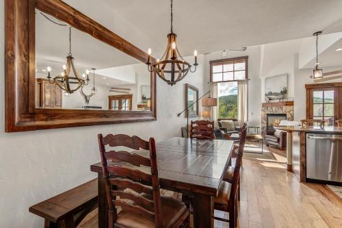 Rolling Ridge Retreat 40B by Great Western Lodging in Silverthorne, USA