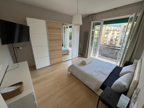 Florence Modern Apartment SELF CHECK-IN - image 6