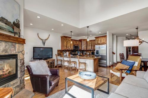 Rolling Ridge Retreat 40B by Great Western Lodging in Silverthorne, USA