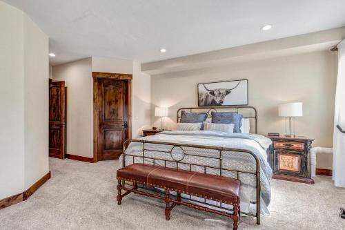 Rolling Ridge Retreat 40B by Great Western Lodging in Silverthorne, USA