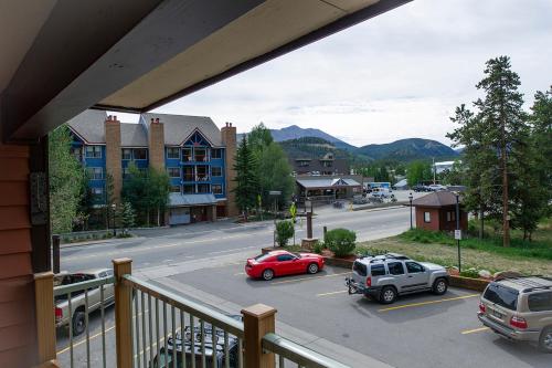 Sawmill Creek Condo 106 by Great Western Lodging in Breckenridge, USA