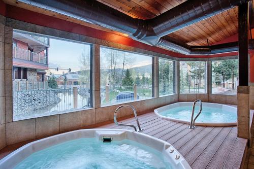 Sawmill Creek Condo 106 by Great Western Lodging in Breckenridge, USA