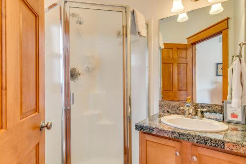 Luxury Cabin on Fraser River Fish Ski and Enjoy! - image 2