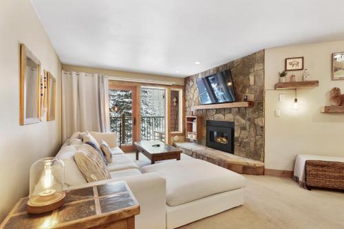 Sawmill Creek Condo 210 by Great Western Lodging in Breckenridge, USA