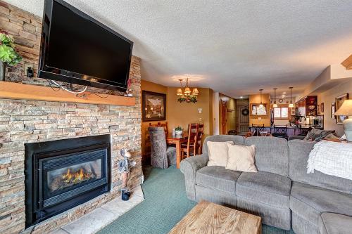 Sawmill Creek Condo 302 by Great Western Lodging in Breckenridge, USA