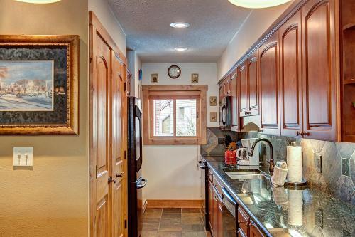 Sawmill Creek Condo 302 by Great Western Lodging in Breckenridge, USA