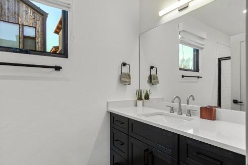 Summit Blue 543 by Great Western Lodging in Silverthorne, USA