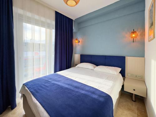 Double Room with Balcony and Sea View