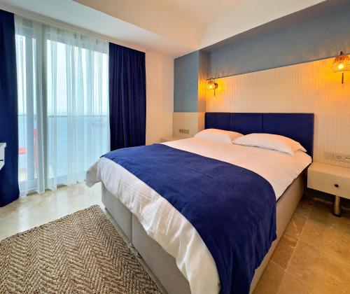 Double Room with Balcony and Sea View