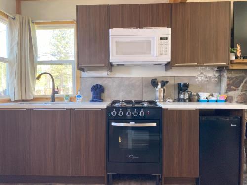 Queen Suite image 7