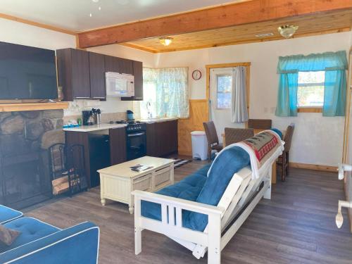 Queen Suite image 5